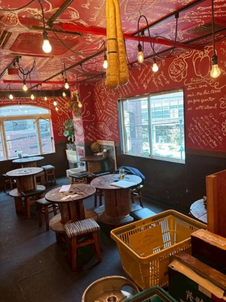 バルの居抜き物件の内装