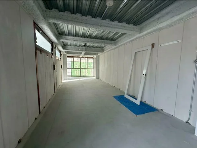 自由が丘のスケルトン店舗物件の内装