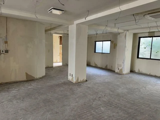 貸店舗(スケルトン)の内装