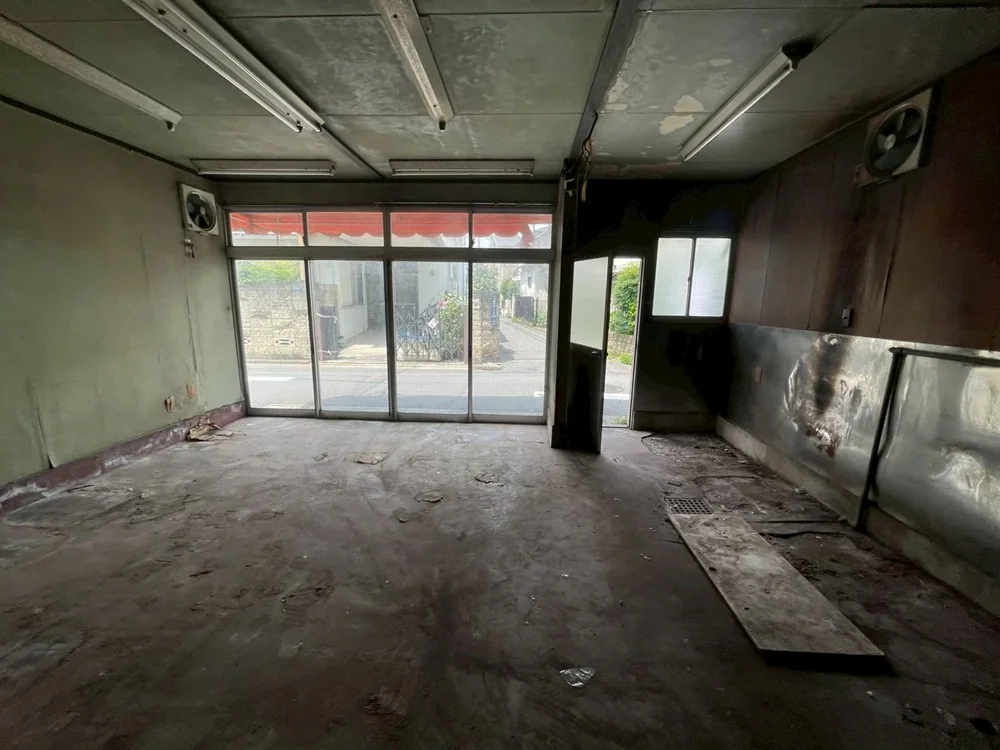 十条のスケルトン店舗物件の内装