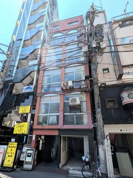 新橋のスケルトン店舗物件の外観