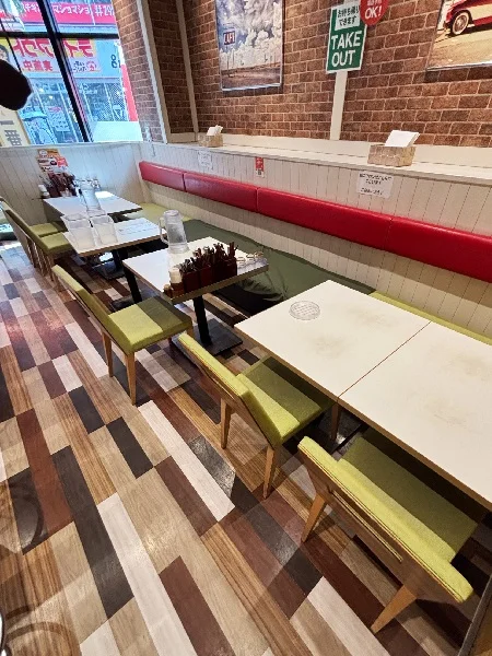 ファーストフードの居抜き物件の内装