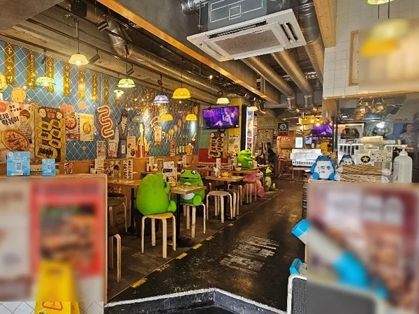 新大久保の韓国料理居抜きの内装