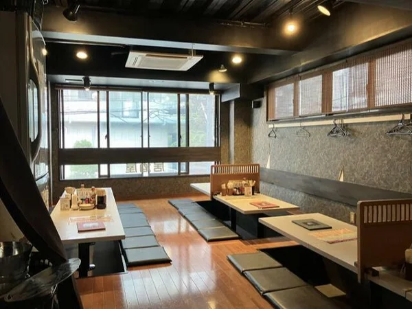 大山の居抜き店舗の内装