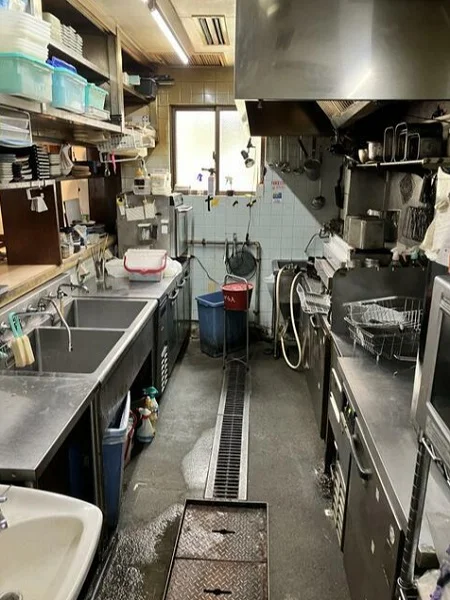 居酒屋の居抜き物件の厨房