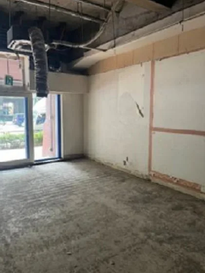 田町のスケルトン店舗物件の内装