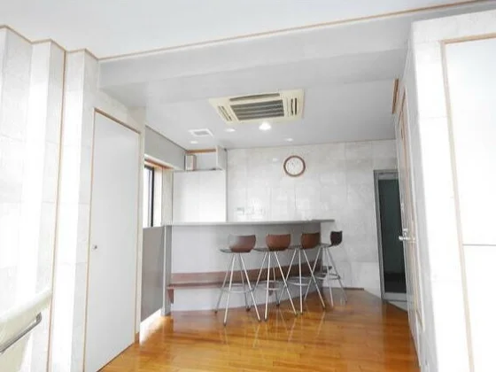 美容室・理容室の居抜き物件の内装