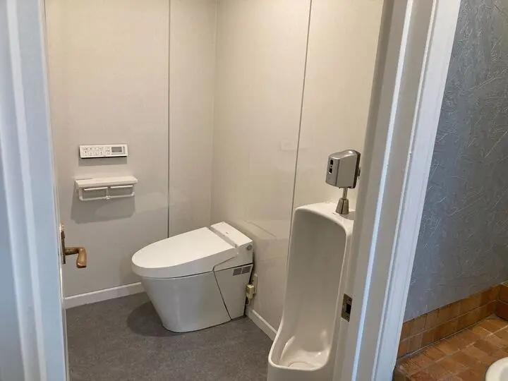 栗平の居抜き店舗のトイレ