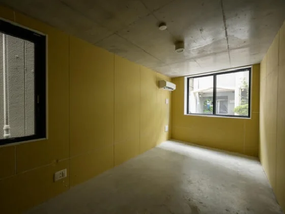 平和島のスケルトン店舗物件の内装
