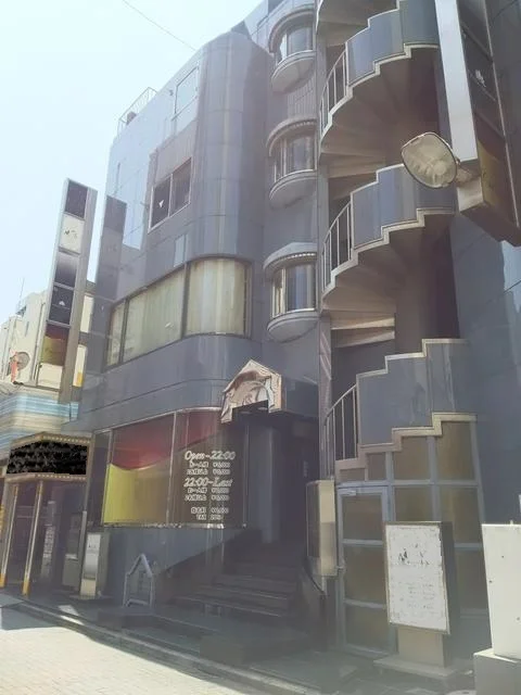ガールズバーの居抜き物件の外観