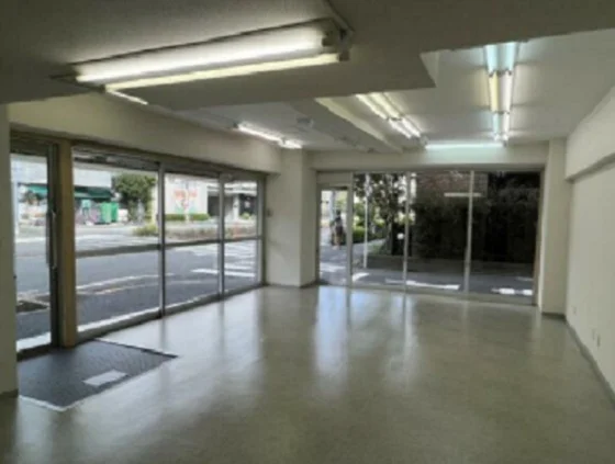 熊野前の事務所仕様店舗物件の内装