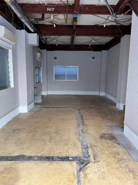 貸店舗(スケルトン)の内装