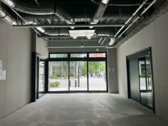 浜町のスケルトン店舗物件の内装