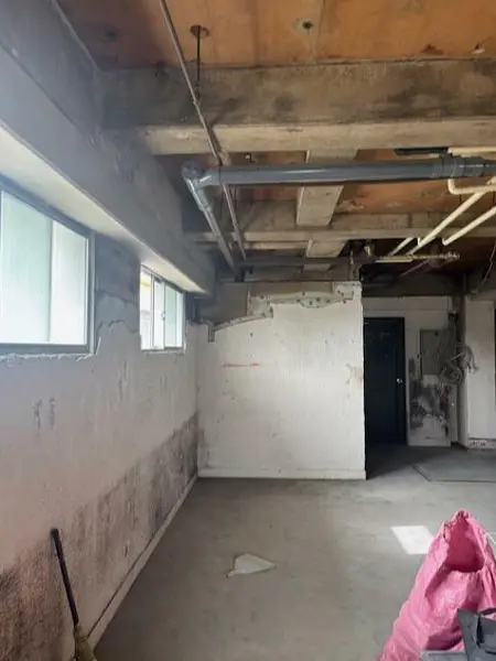 行徳のスケルトン店舗物件の内装