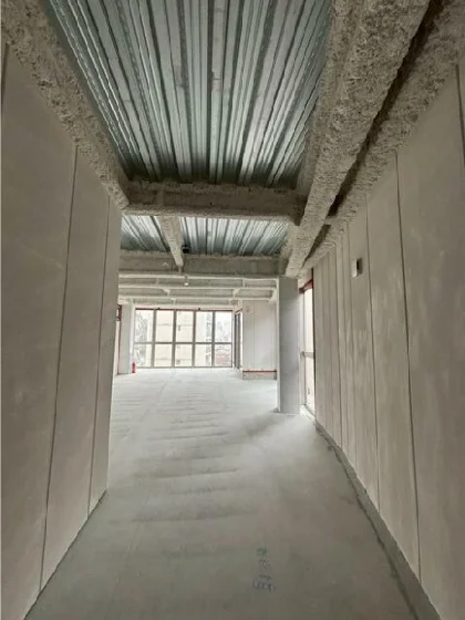 護国寺のスケルトン店舗物件の内装