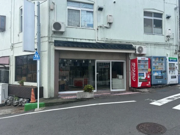 生田の物販居抜きのエントランス