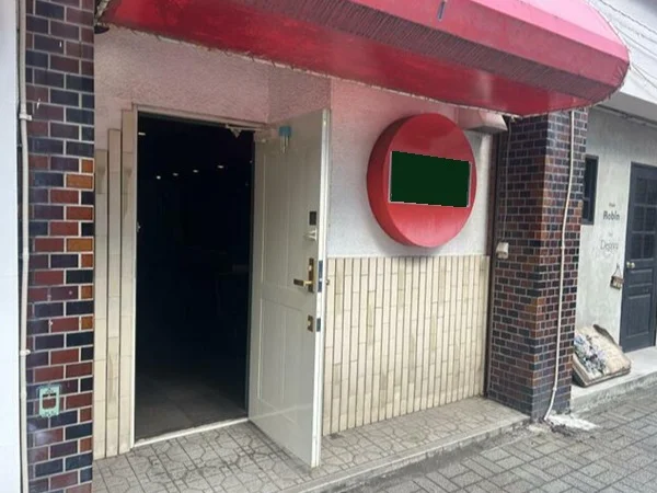 横須賀中央のスナック・パブ居抜きのエントランス