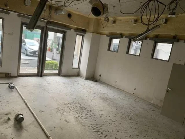 王子のスケルトン物件の内装