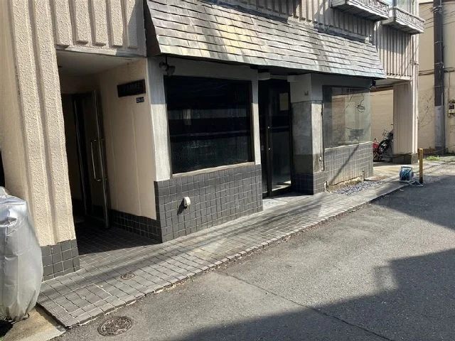 貸店舗(スケルトン)の外観