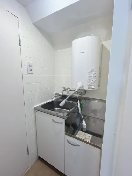 明大前の事務所仕様店舗物件の内装