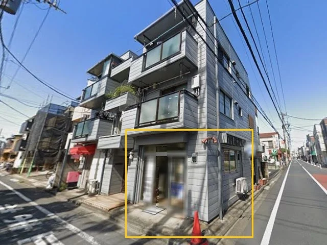 雑色の事務所仕様店舗物件の外観