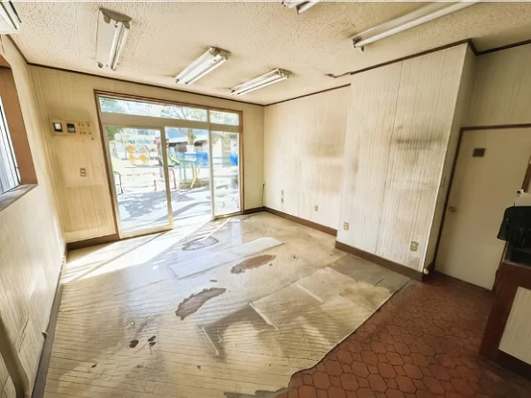 雑色の事務所仕様物件の内装