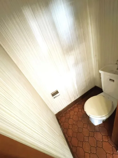 雑色の事務所仕様店舗物件の内装