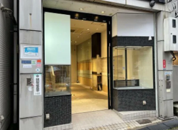 貸店舗(スケルトン)の外観