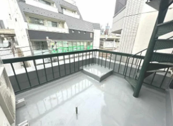 王子のスケルトン店舗物件の内装