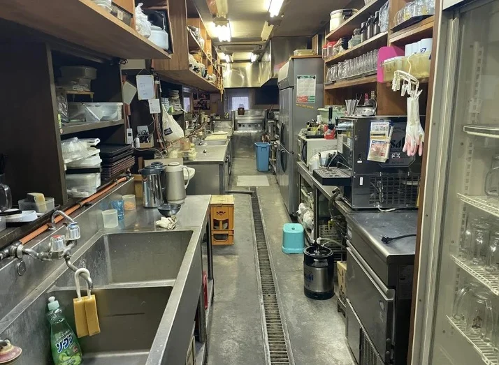 居酒屋の居抜き物件の厨房