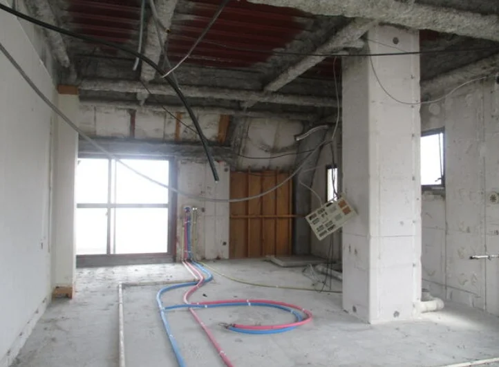 蓮根のスケルトン物件の内装