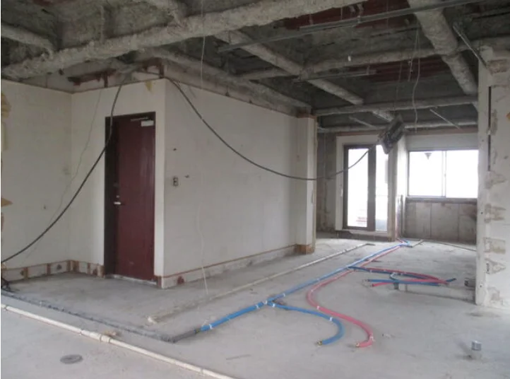 蓮根のスケルトン物件の内装