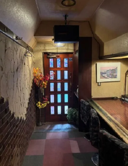 新丸子のスケルトン店舗物件の内装