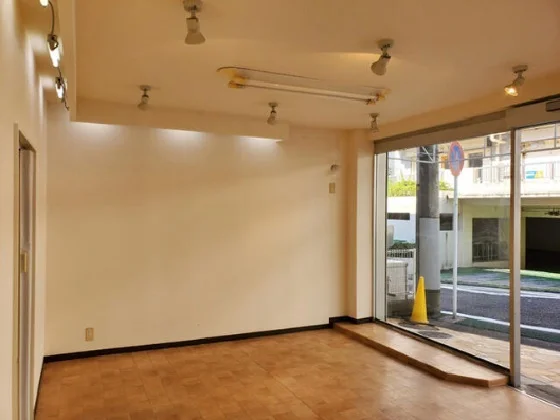 生田の事務所仕様店舗物件の内装