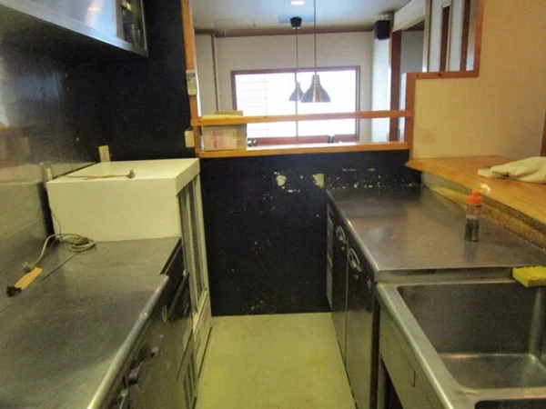 居酒屋の居抜き物件の厨房