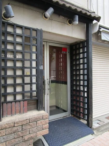 三鷹の居抜き店舗の外観