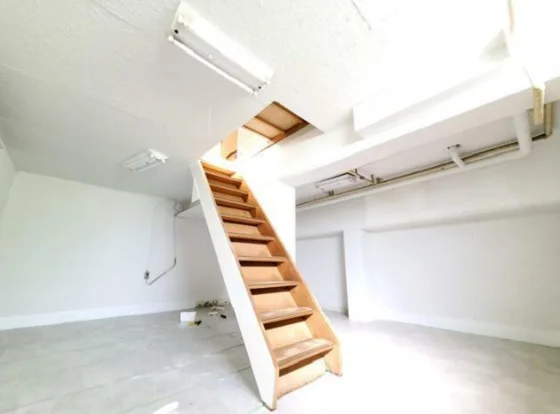 和泉多摩川の事務所仕様店舗物件の内装