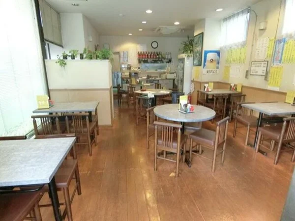 定食屋の居抜き物件の内装