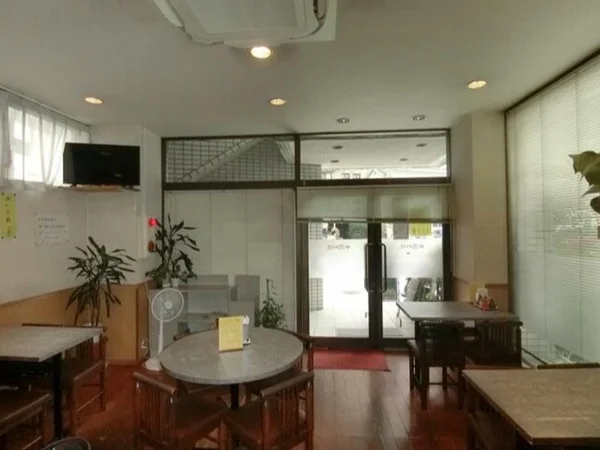 定食屋の居抜き物件の内装