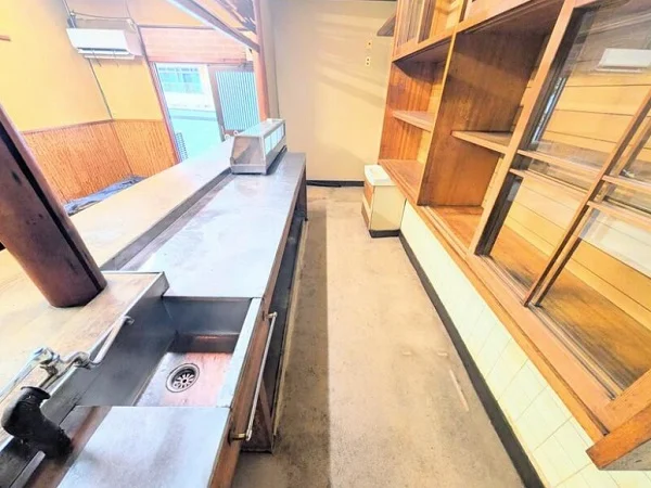 居酒屋の居抜き物件の厨房