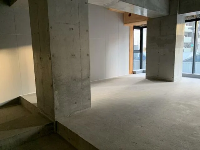 横須賀中央のスケルトン店舗物件の内装
