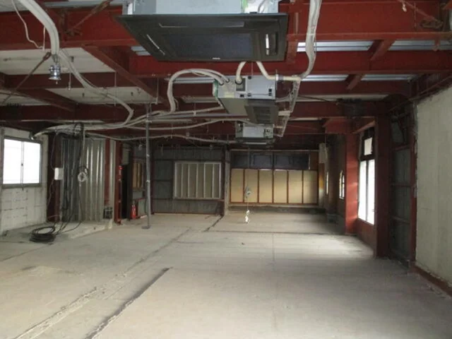 大袋のスケルトン物件の内装