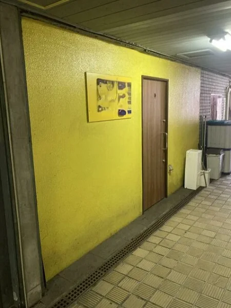 能見台のスナック・パブ居抜きのエントランス