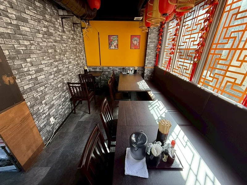 鶴見の中華料理居抜きの内装