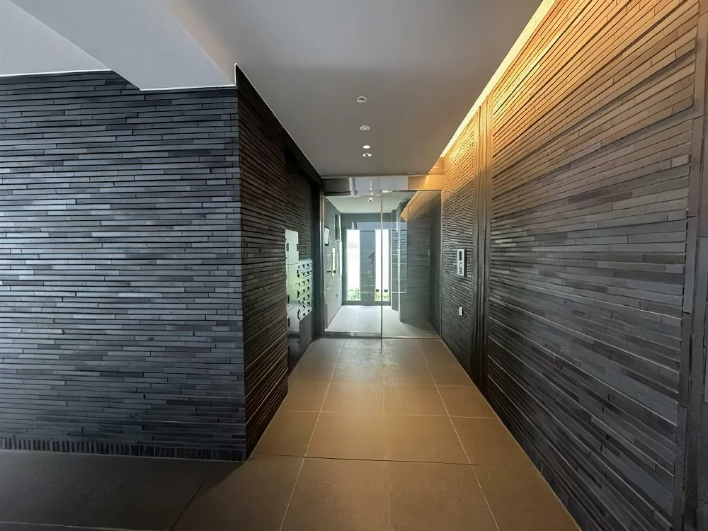 吉野町のスケルトン店舗物件の内装