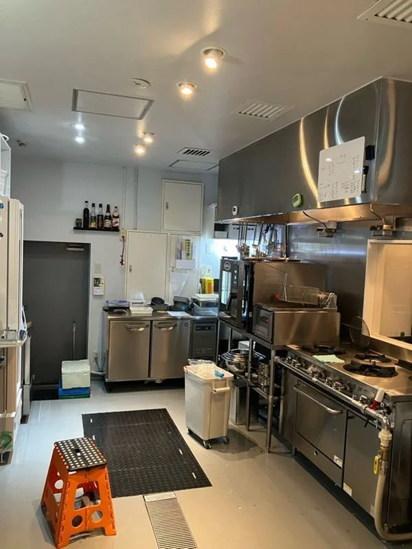 フレンチの居抜き物件の厨房