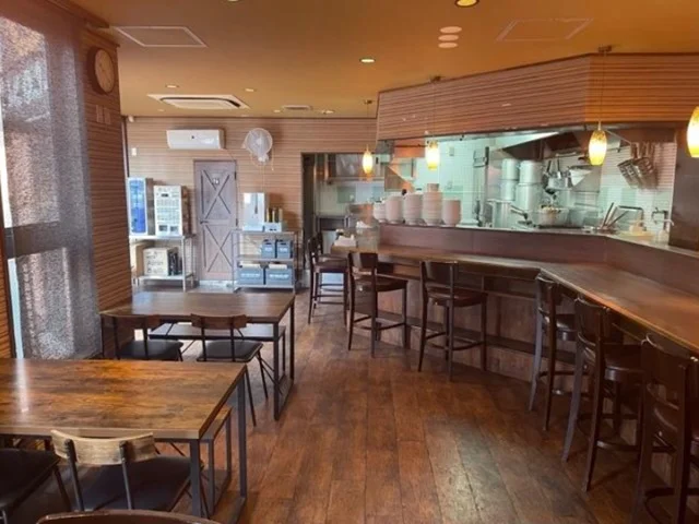 京成大久保のダイニングバー居抜きの内装