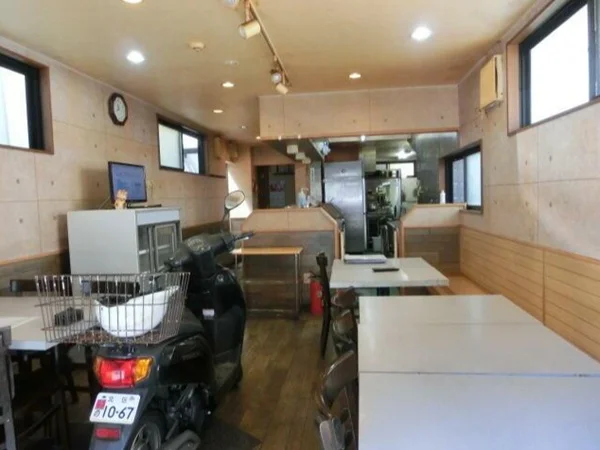 尾久の中華料理居抜きの内装