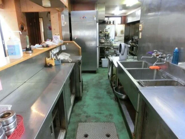 尾久の中華料理居抜きの厨房