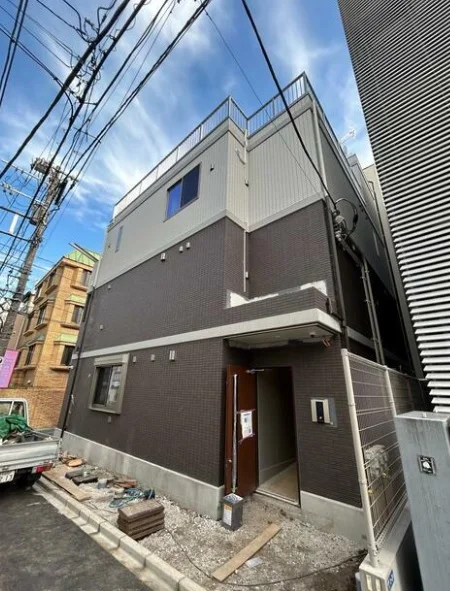 高田馬場のスケルトン店舗物件の外観